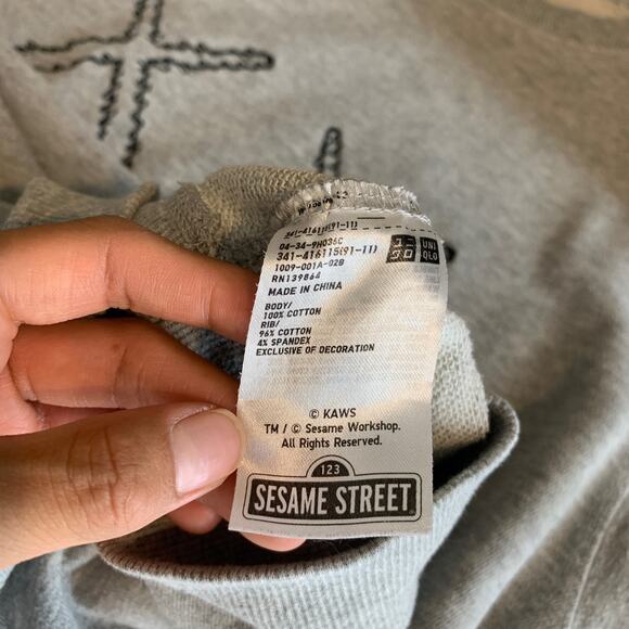 Uniqlo x KAWS Sesame Street Sweater Womens S Small Gray Crew Graphic Pullover - Picture 11 of 13